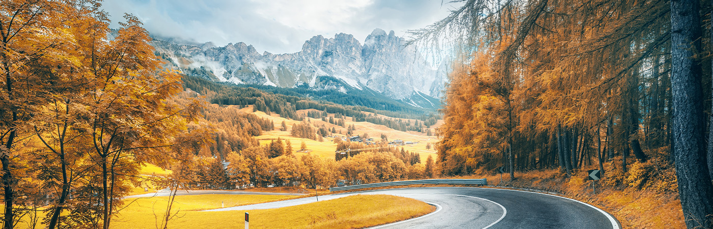 15 American Road Trips To Put On Your Fall Driving Bucket List